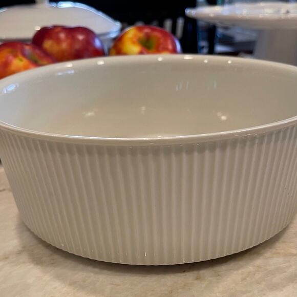 Villeroy & Boch pleated souffle bowl off white 9-1/3” - Picture 7 of 9